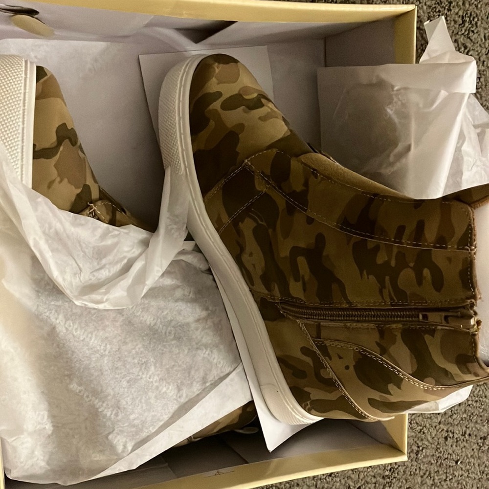 Outwood Hi-top wedge shoe
